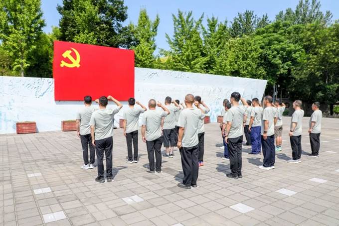 安彩高科组织优秀退役军人开展红色主题教育活动