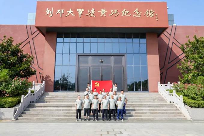 安彩高科组织优秀退役军人开展红色主题教育活动