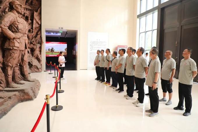 安彩高科组织优秀退役军人开展红色主题教育活动